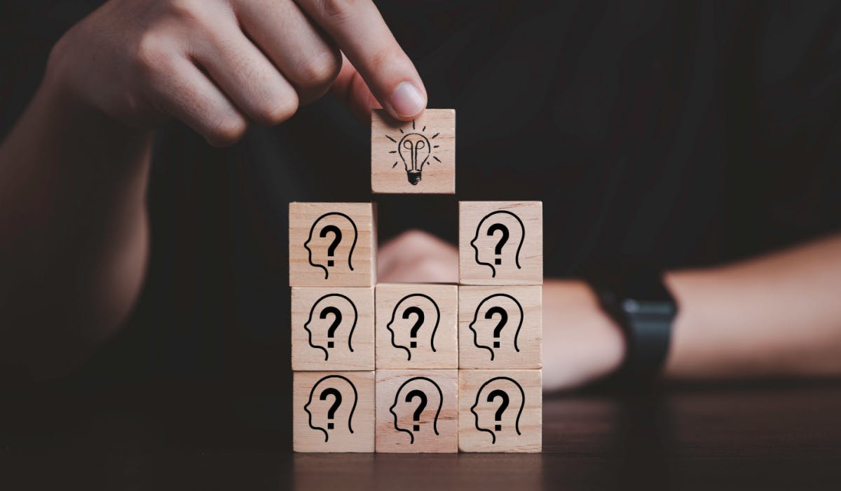 “粗鲁地打断”：营销人员应如何处理该行业的年龄歧视问题？