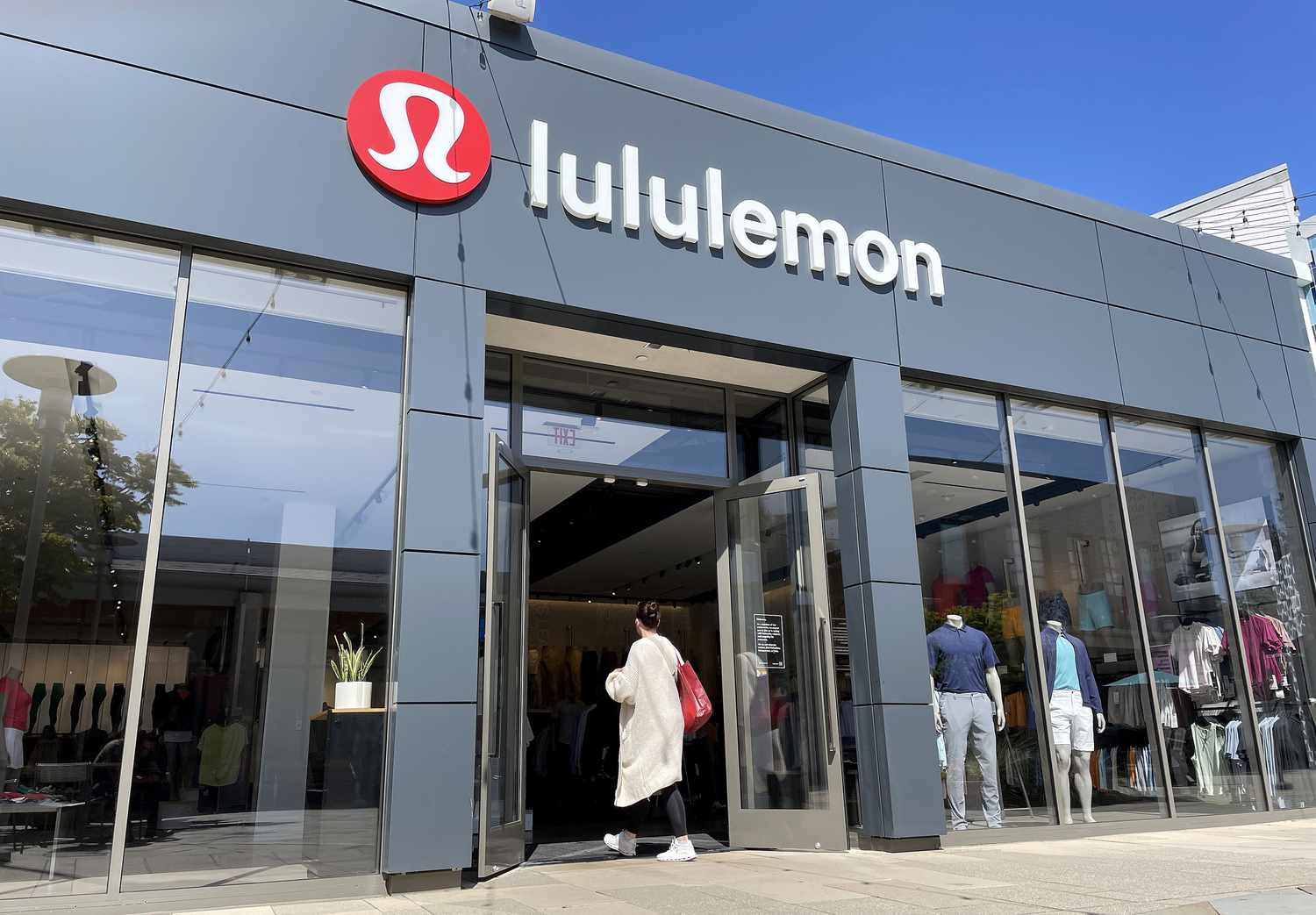 华尔街分析师在收益公布前对 Lululemon 股票的看法