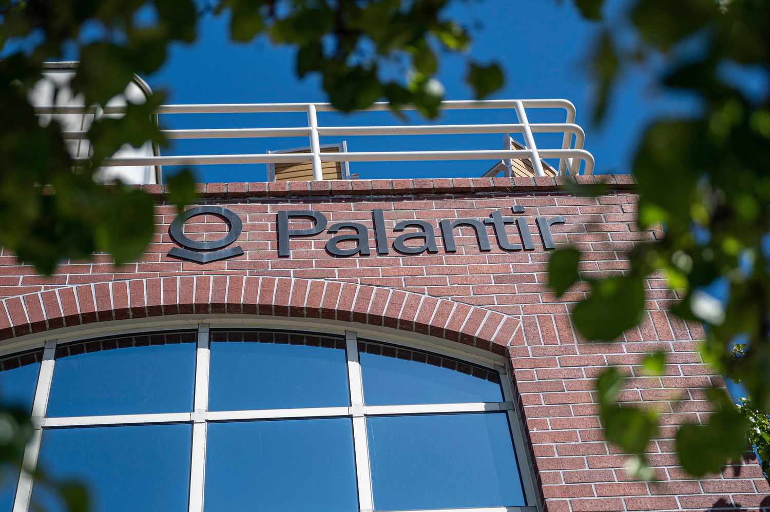 标准普尔 500 指数今日涨跌：随着政府批准云产品，Palantir 股价飙升