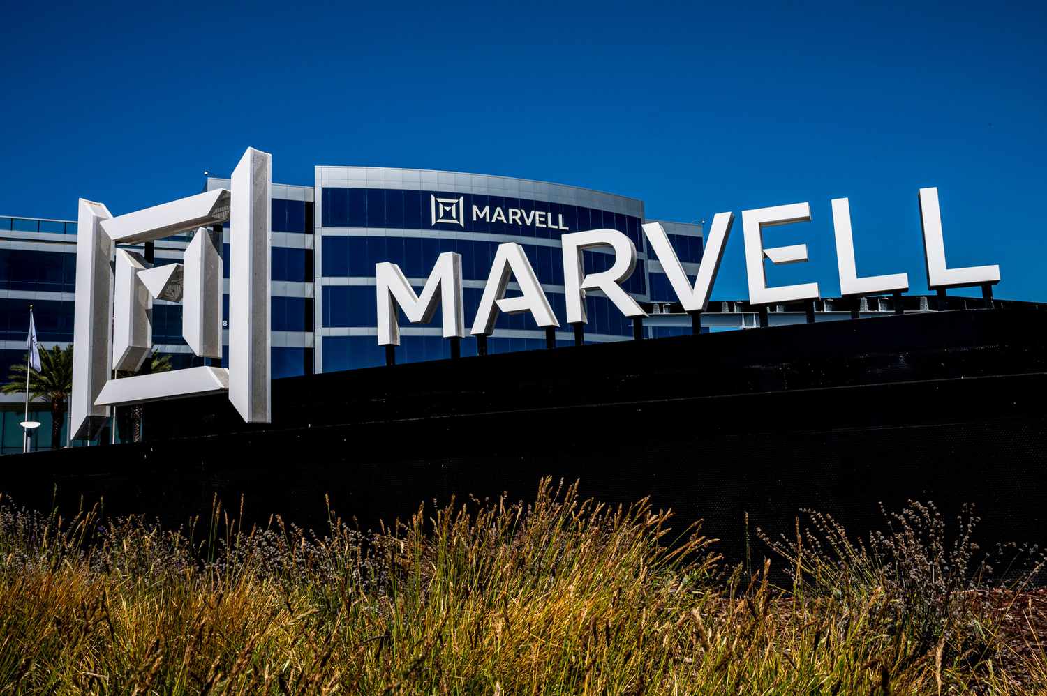 Marvell 科技股因“定制人工智能”驱动的乐观情绪而上涨