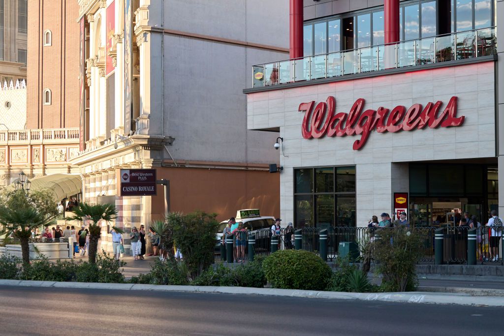 标普 500 指数今日涨跌：沃尔格林 (Walgreens) 因收购谈判报道而股价上涨