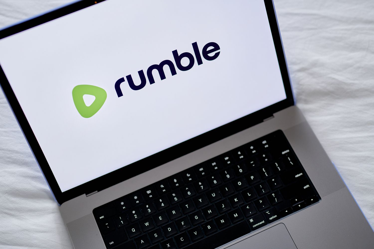 视频平台获得 Tether 7.75 亿美元投资后，Rumble 股价飙升