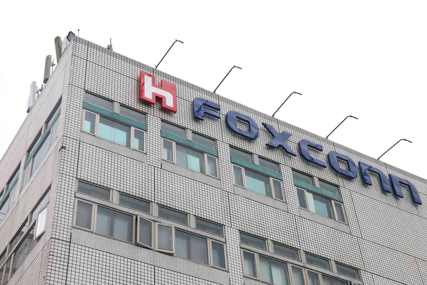 富士康营收创纪录，英伟达、台积电等人工智能芯片股飙升