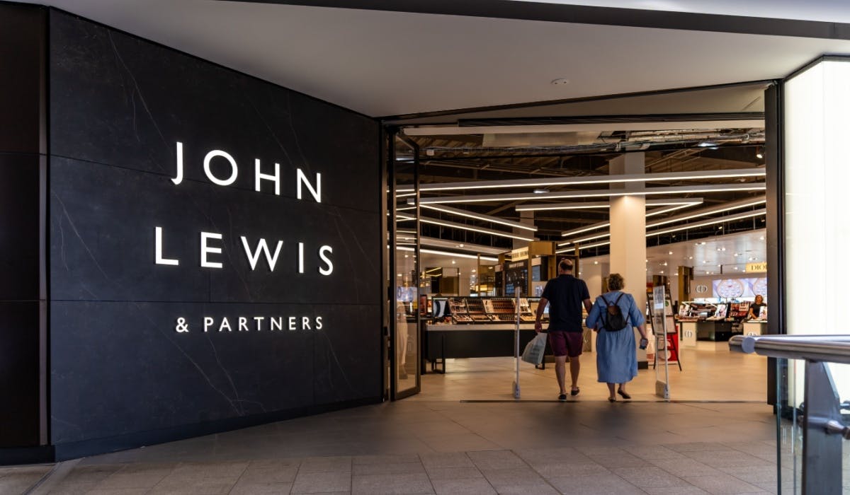 约翰·刘易斯 (John Lewis) 顶级营销人员夏洛特·洛克 (Charlotte Lock) 离职