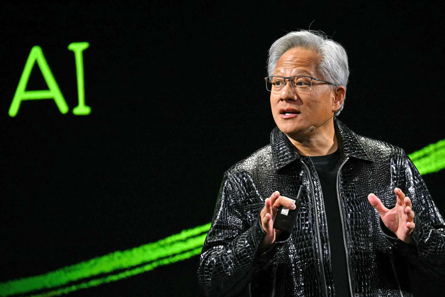 英伟达首席执行官公布的最新人工智能技术对投资者意味着什么