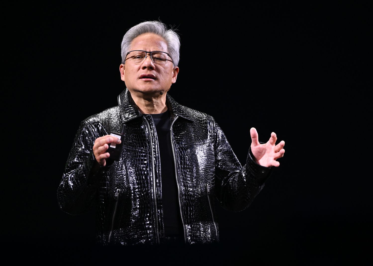 英伟达首席执行官称科技还需要 15 到 30 年才能实现，量子计算股票下跌