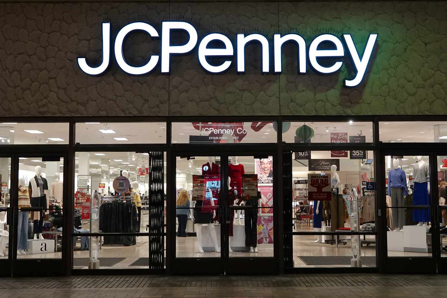 JCPenney 与 Aéropostale 所有者合并 Mall Darlings
