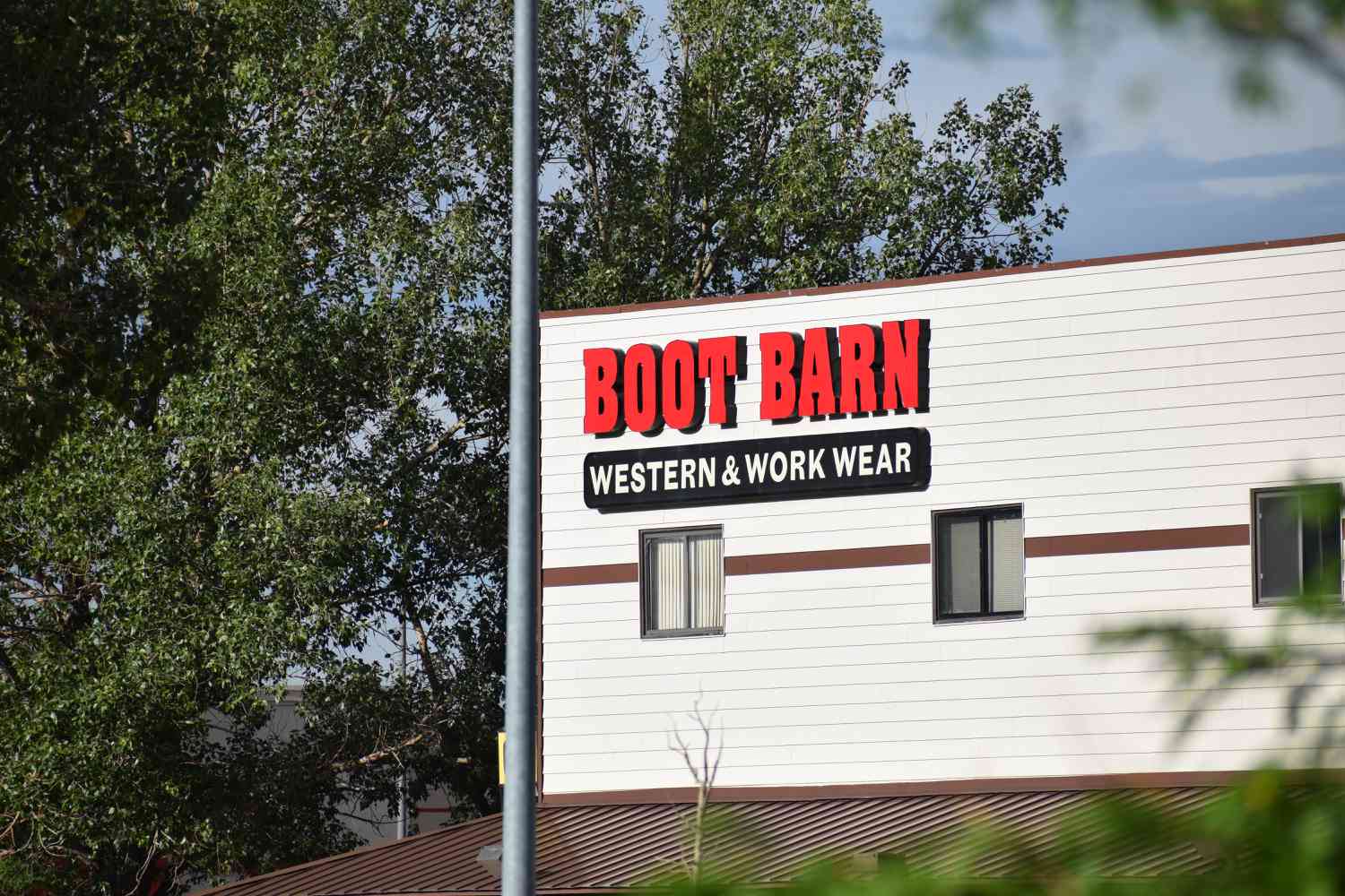 摩根大通根据高管的评论和假日销售提高了 Boot Barn 的价格目标