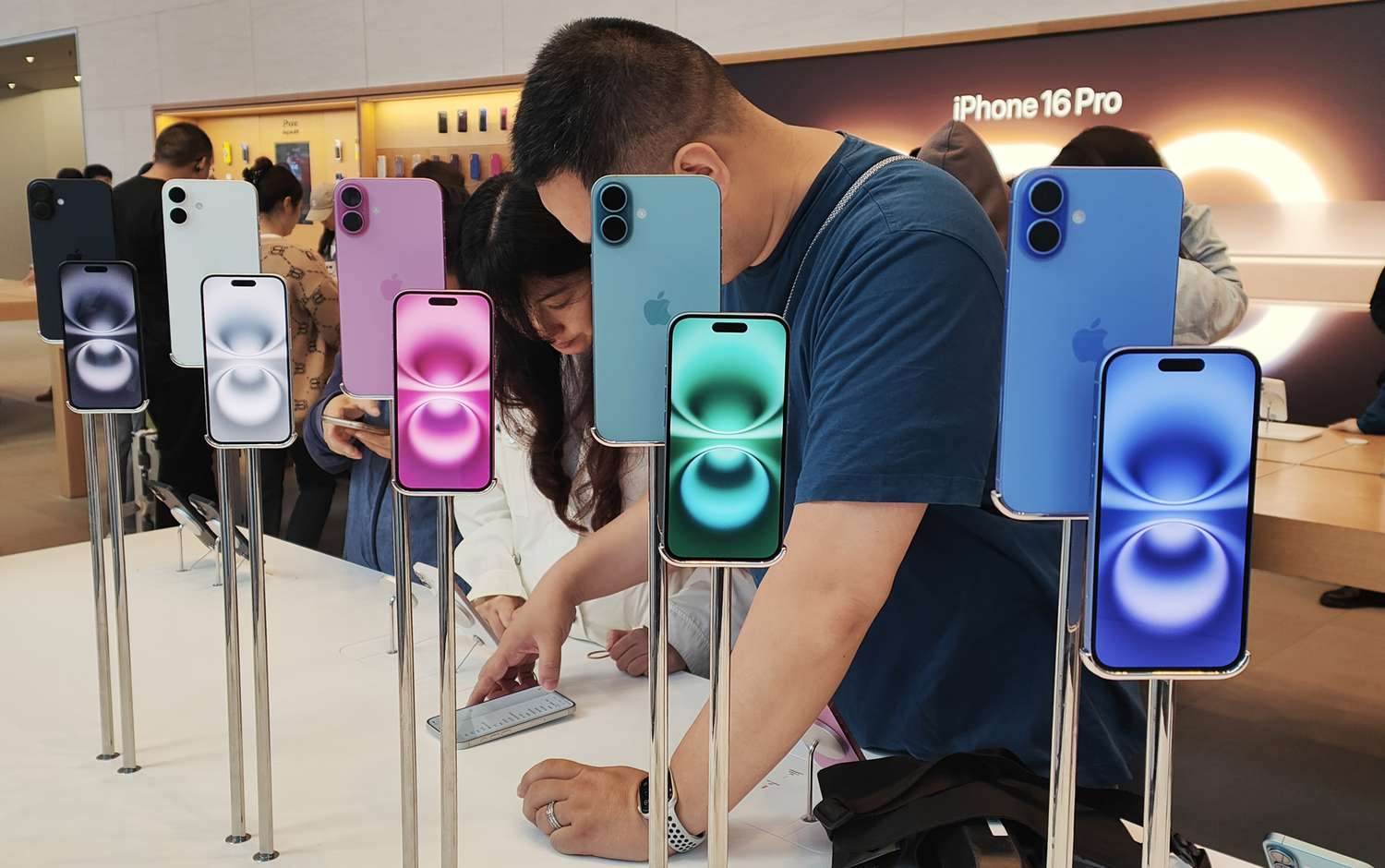 全球市场份额下滑，苹果 iPhone 第四季度销量下降 5%