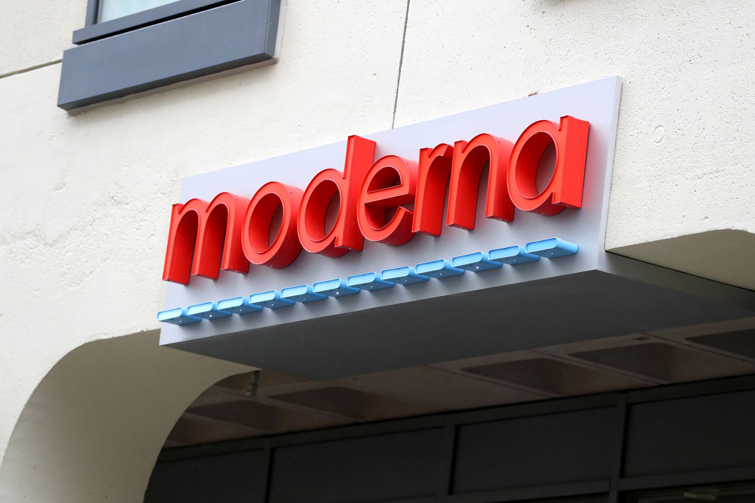 现在排名前列的股票：Moderna、3M、Walgreens 等