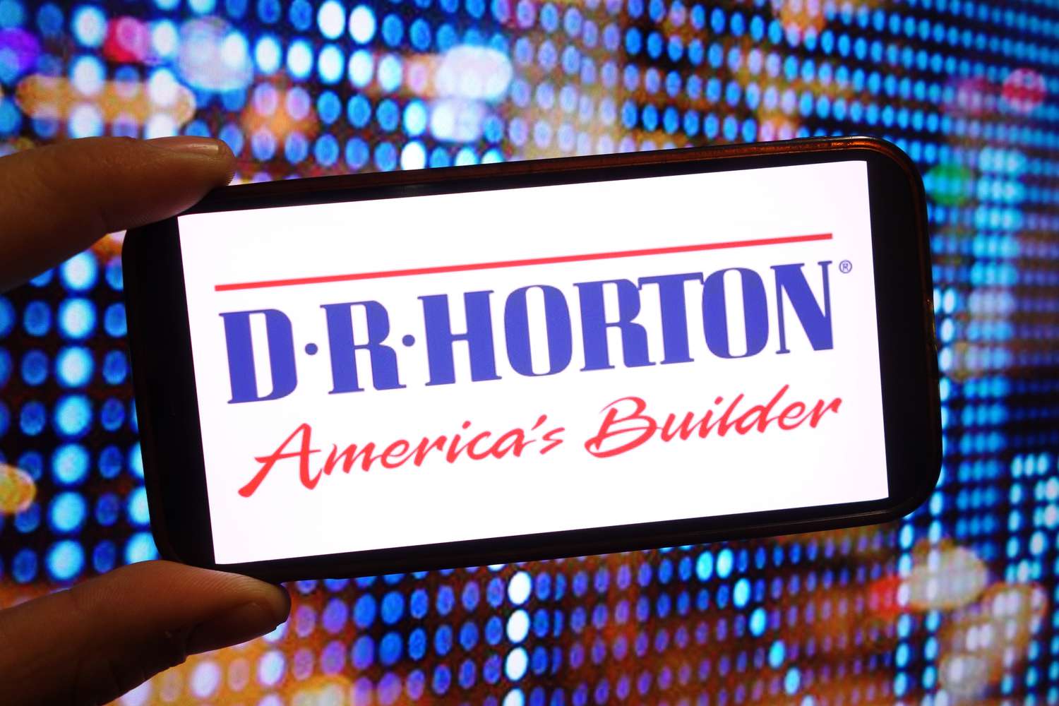 激励措施吸引买家，住宅建筑商 DR Horton 股价上涨