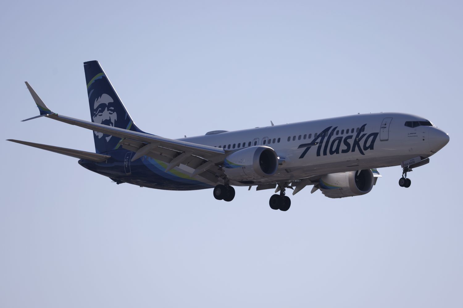 随着夏威夷航空公司收购权力的结果，阿拉斯加航空集团股价上涨