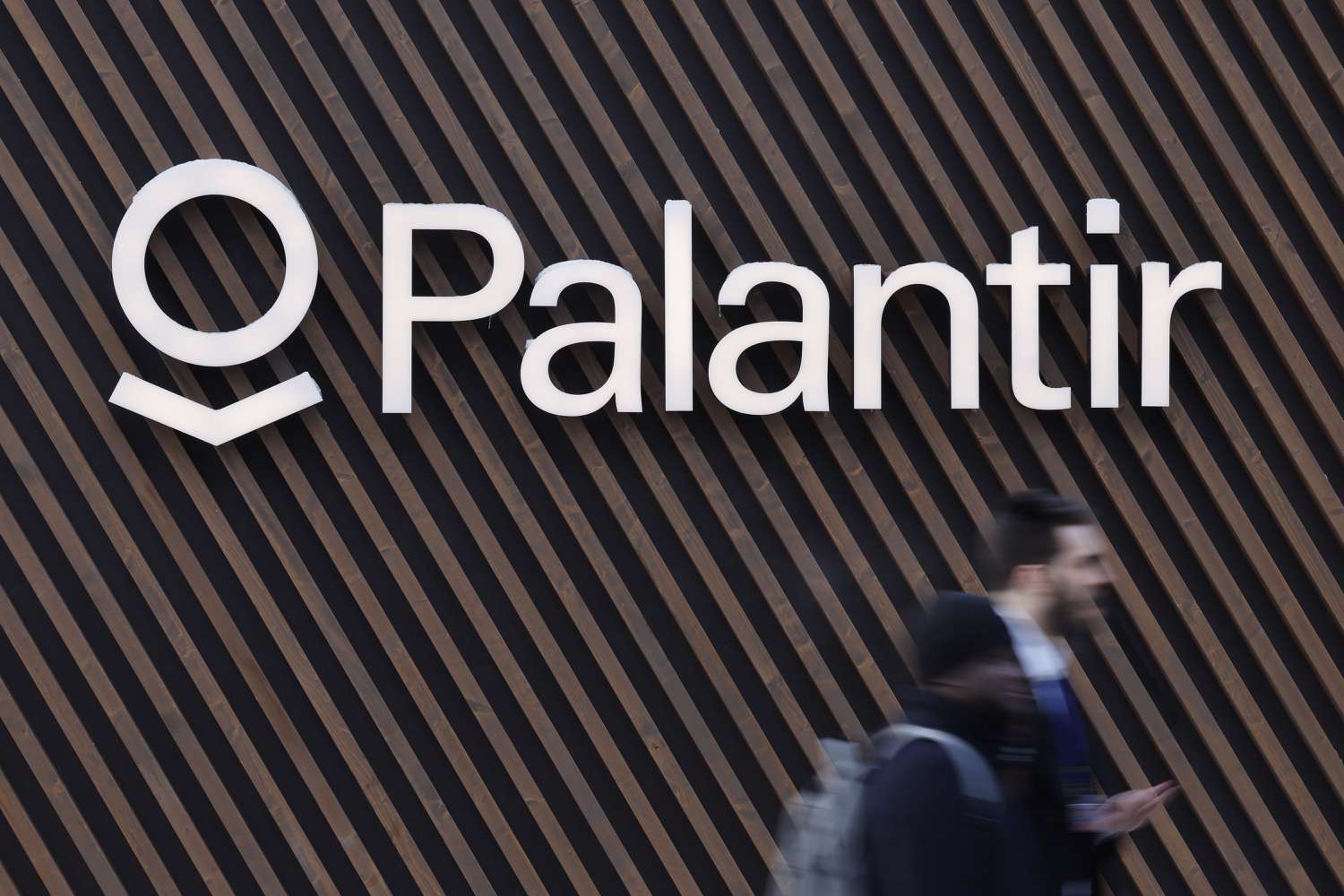 为什么Palantir股票飙升到新的全部