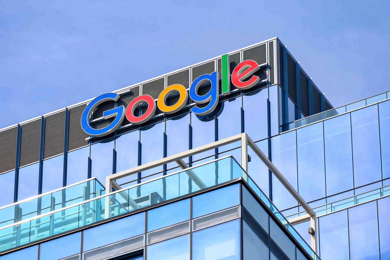 Google父母Alphabet的股票幻灯片，因为云收入令人失望