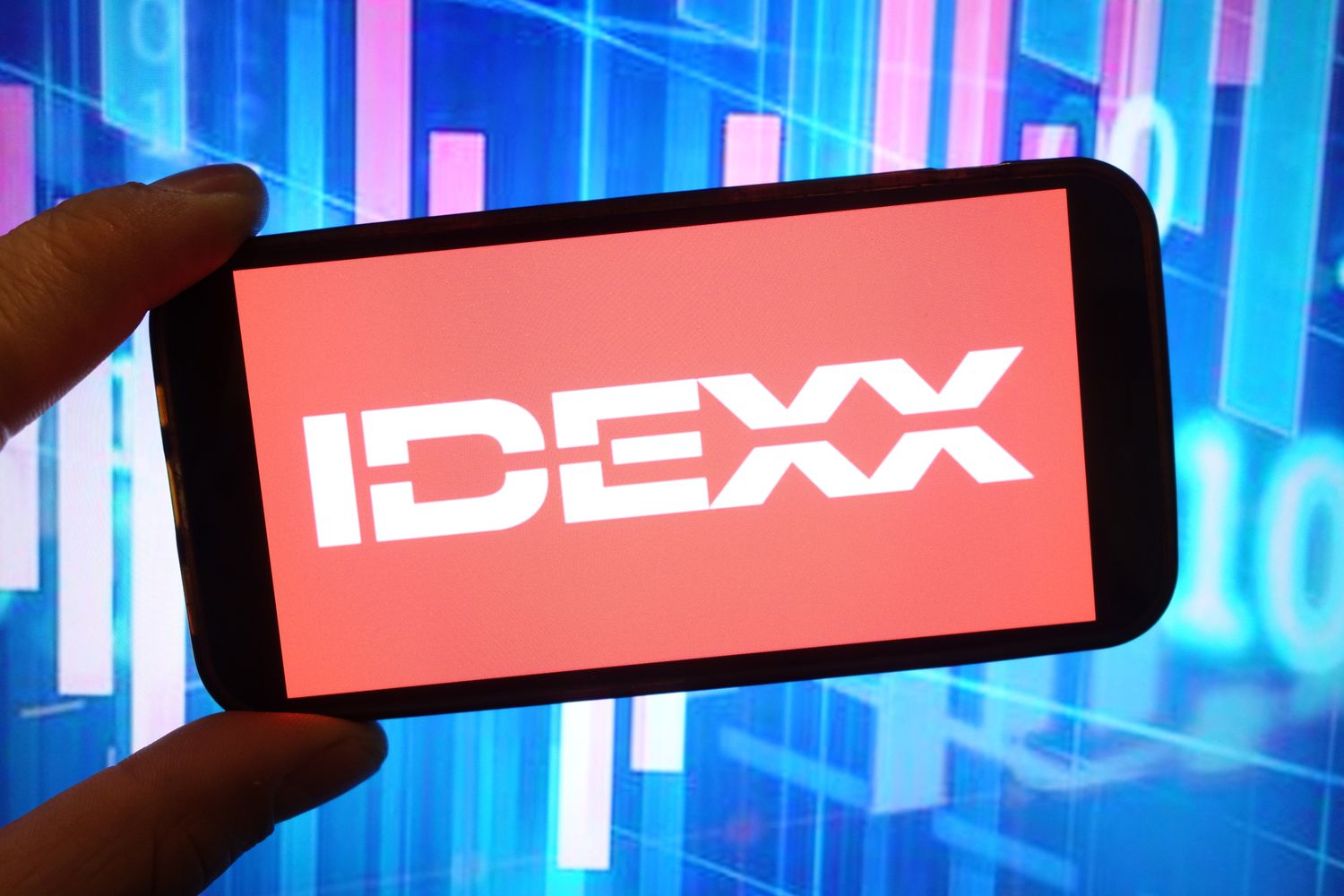 IDEXX实验室的股票跳高测试产品需求，价格更高