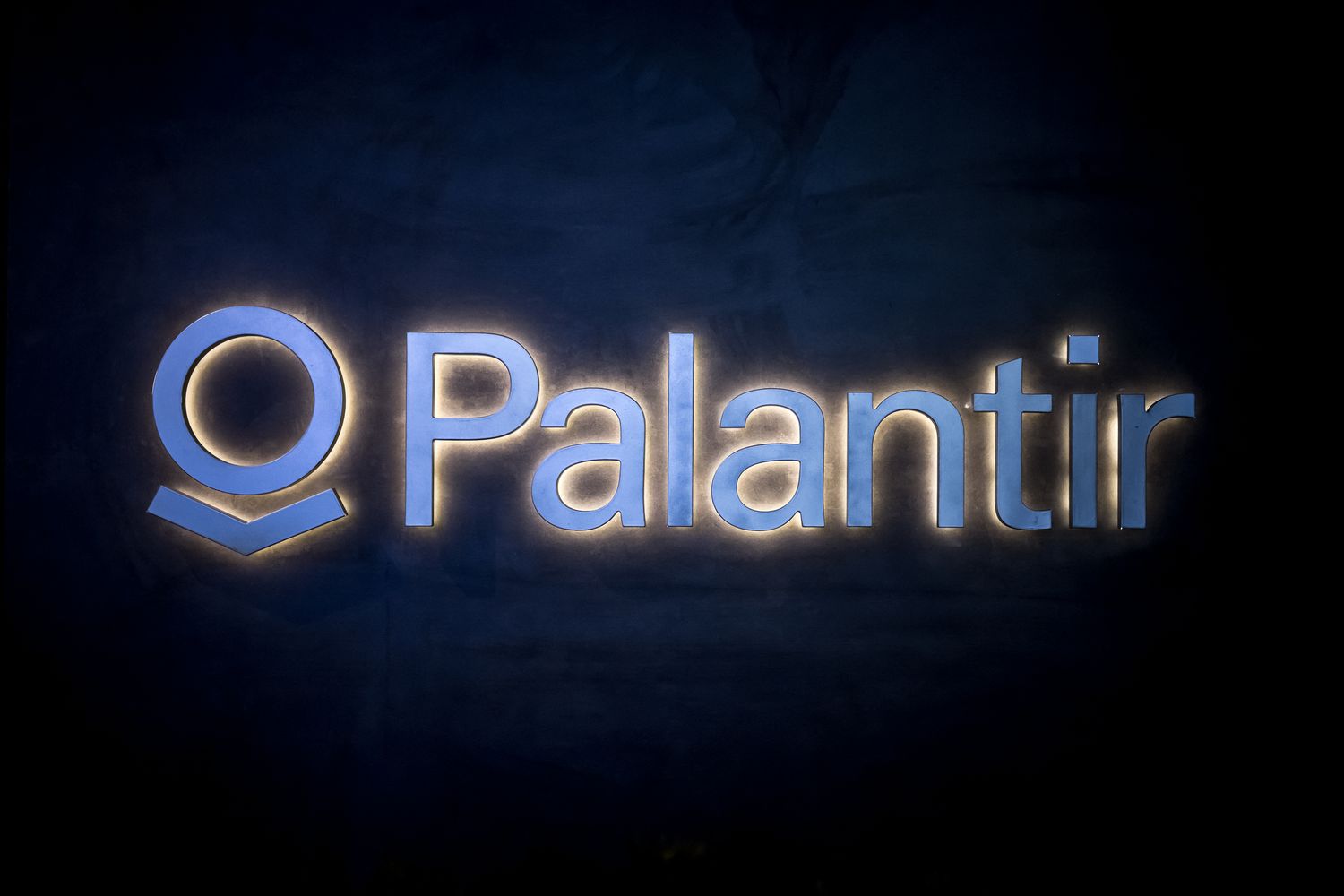 现在的最高股票：Palantir，超级微型计算机，默克等