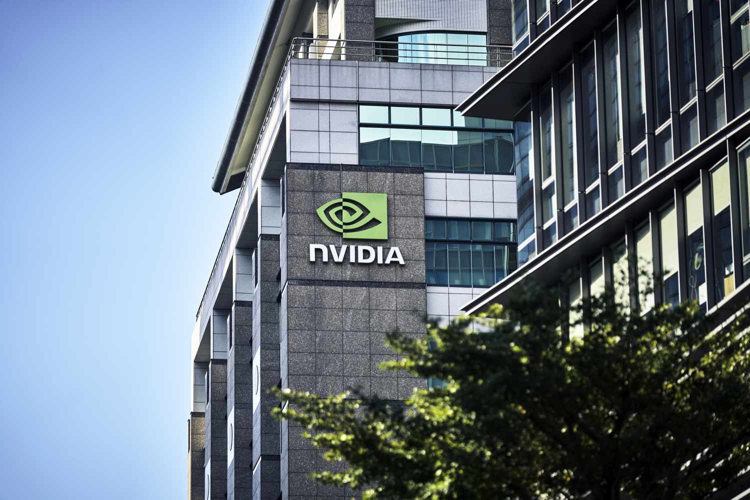 NVIDIA股票周三下降，因为AI芯片制造商的滚筒