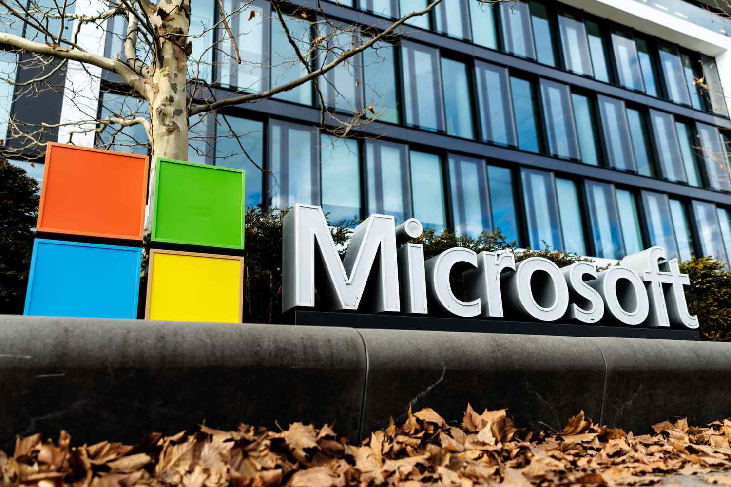 Microsoft作为Azure“执行问题”的股票低迷使分析师警惕