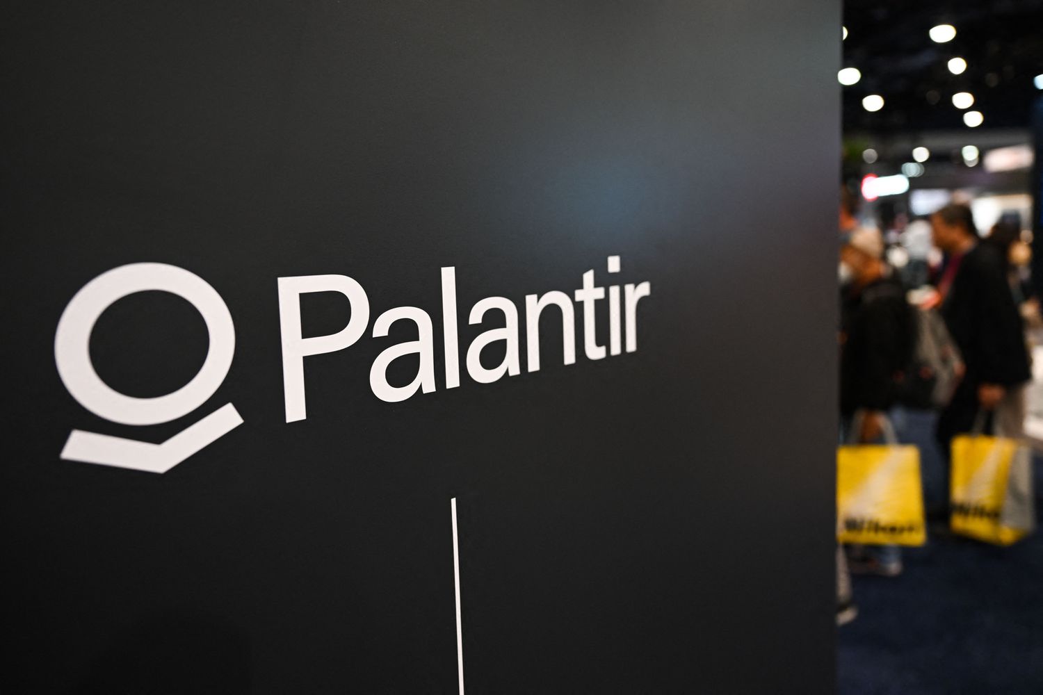 标准普尔500年的收益和损失今天：Palantir股票流行结果显示AI强度