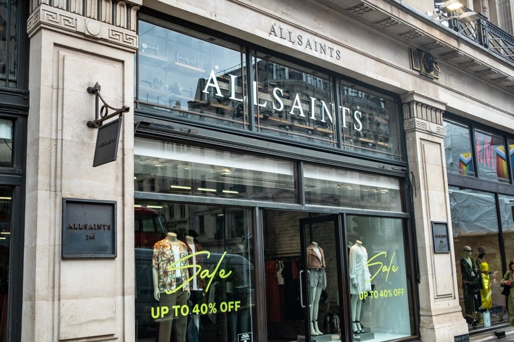 关于使用消费者研究大修社交媒体的Allsaints